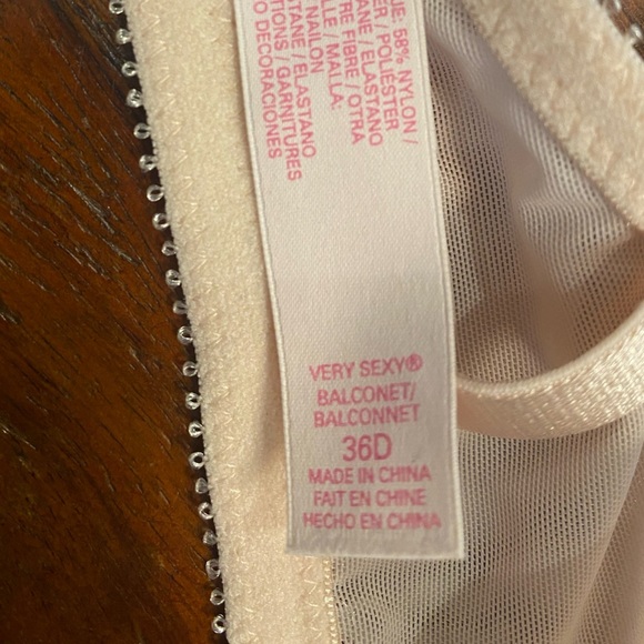 Victoria's Secret Very Sexy Push Up Balconet Bra Size 36D - Picture 10 of 10
